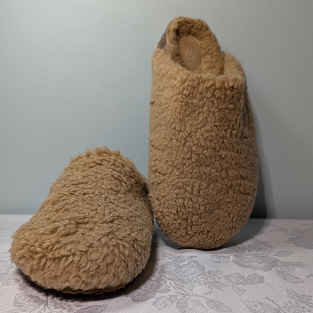 INTENTIONALLY BLANK Cozy Sherpa Slippers in Camel Brown